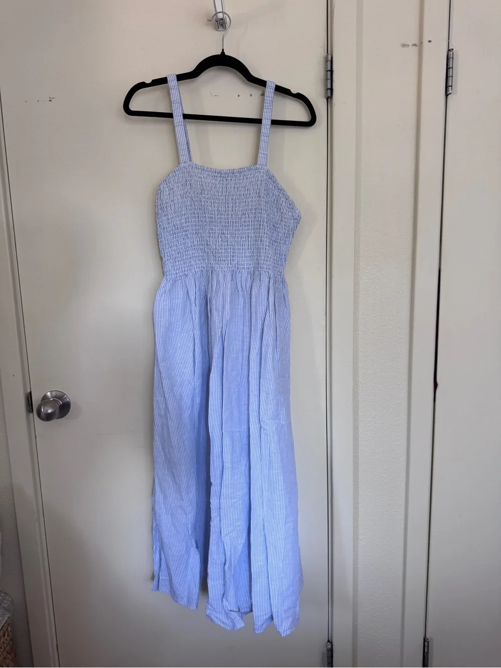 extra long maxi dress A Bit Two Tone Cape Fabric v-neck collar In the full length Xs Vegas Dress Code Size:Dress Size Pants: 30 Unfinished Bottom